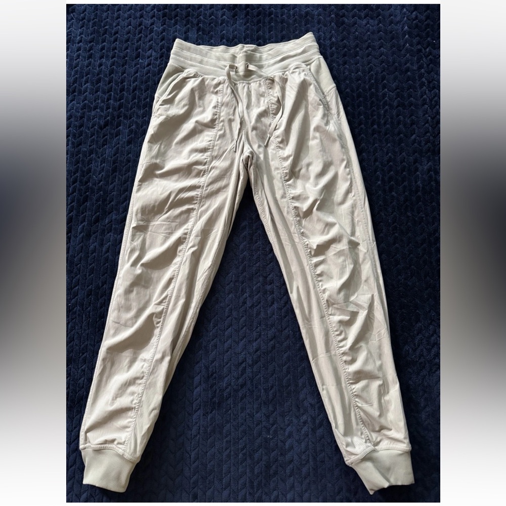 Lululemon Women’s Beyond the Studio‎ Jogger Lined Beige Size 6
